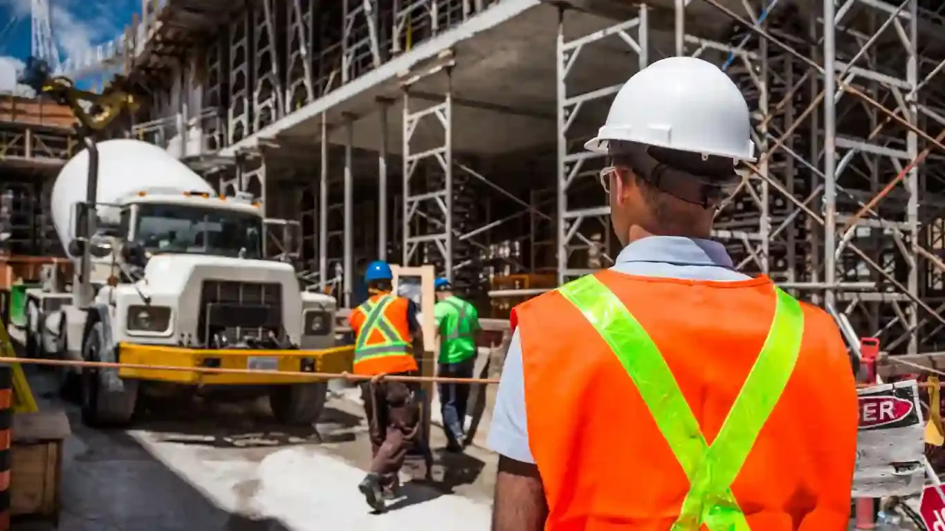 Certificación de Prevención de Riesgos Laborales Ecuador 2026: Guía OEC
